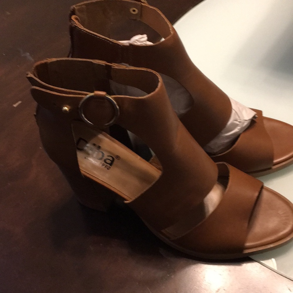 Diba brown leather heals